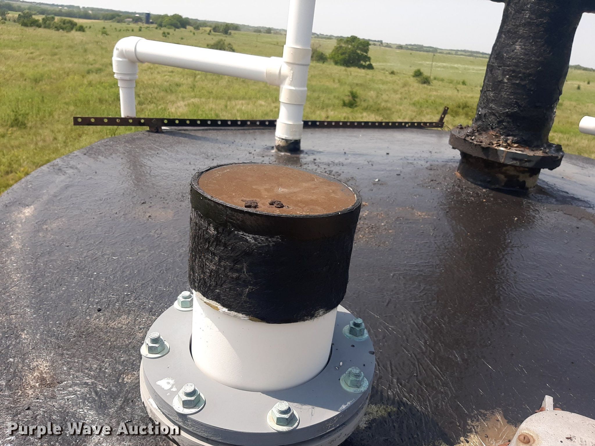 Fiberglass gun barrel tank in Winfield, KS Item DO3069 sold Purple Wave