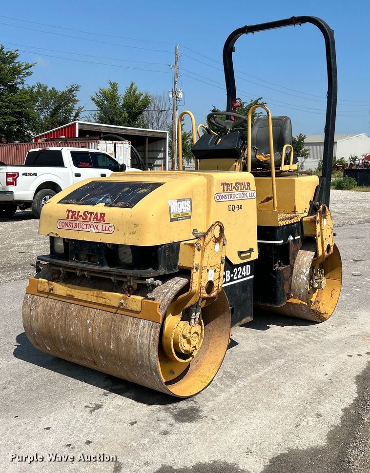 image for item DI7969 2002 Caterpillar CB-224D  double drum vibratory roller