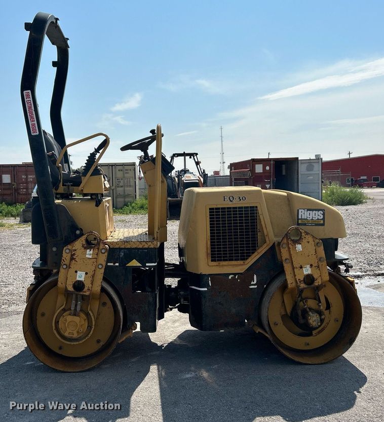 image for item DI7969 2002 Caterpillar CB-224D  double drum vibratory roller