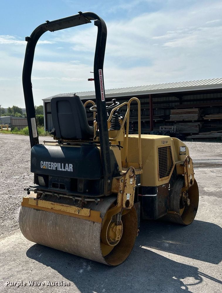 image for item DI7969 2002 Caterpillar CB-224D  double drum vibratory roller