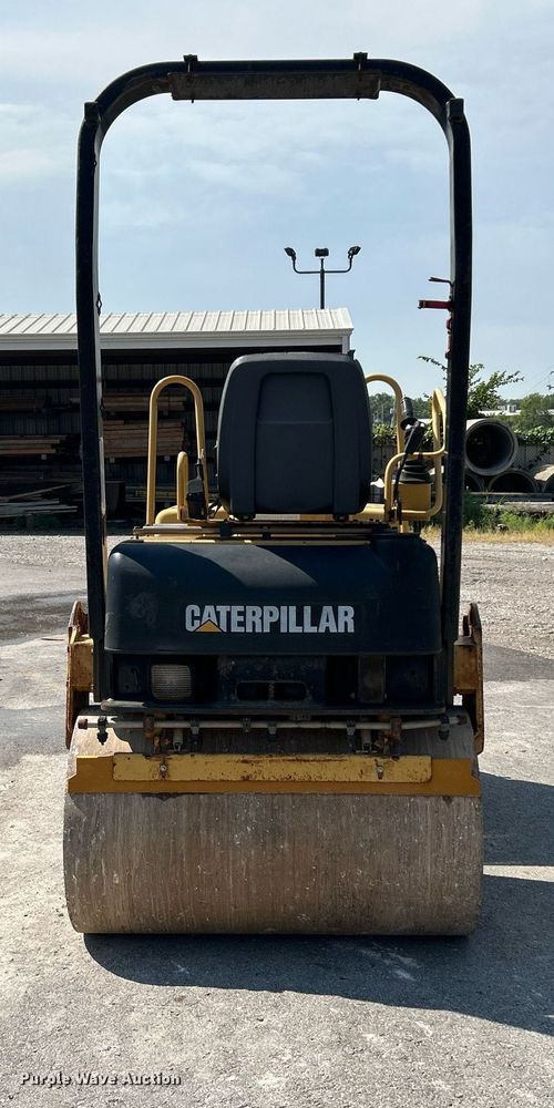 image for item DI7969 2002 Caterpillar CB-224D  double drum vibratory roller