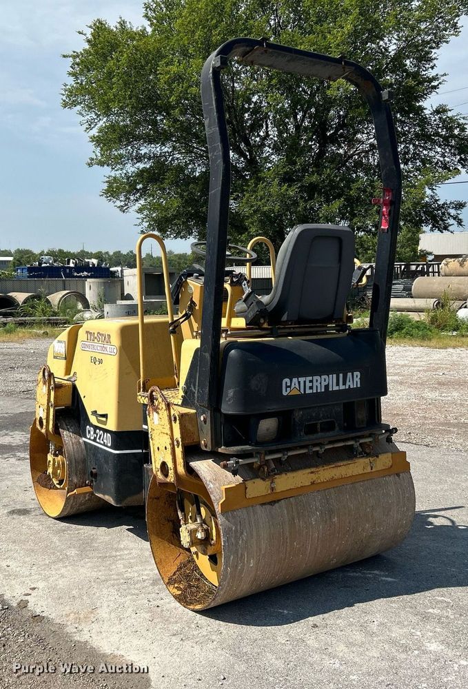 image for item DI7969 2002 Caterpillar CB-224D  double drum vibratory roller