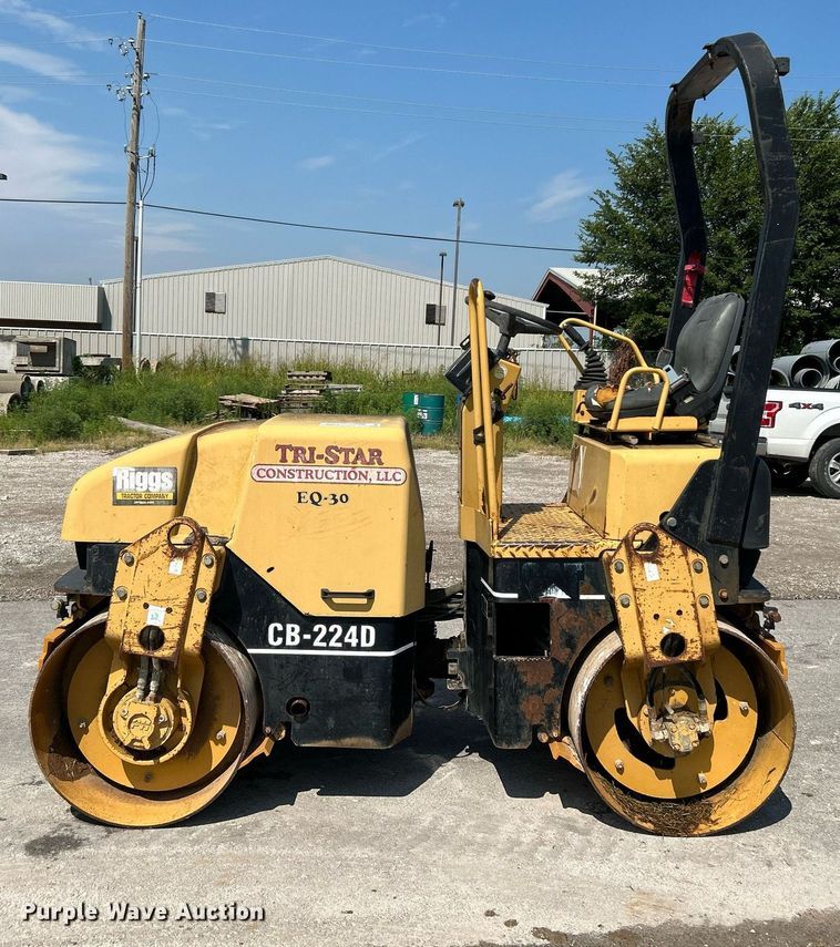 image for item DI7969 2002 Caterpillar CB-224D  double drum vibratory roller