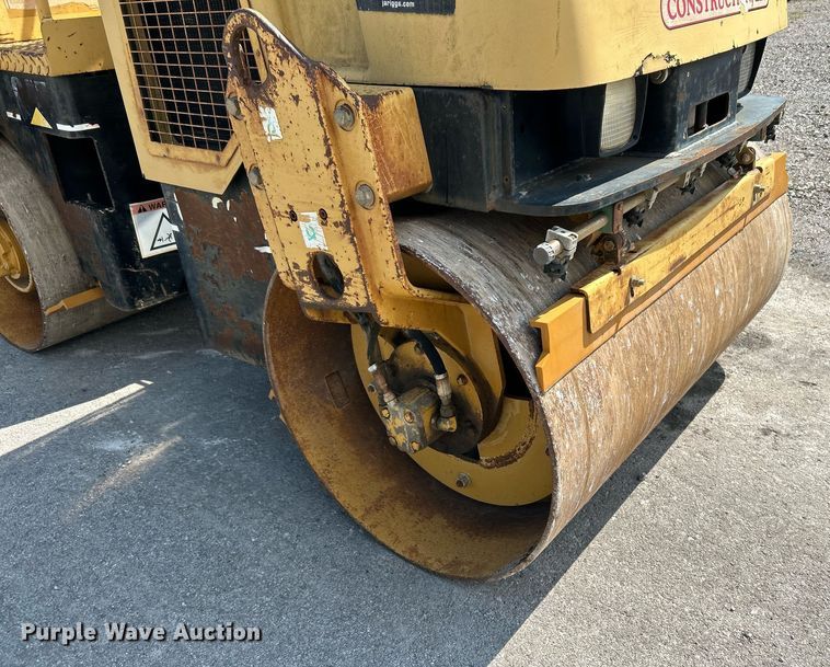 image for item DI7969 2002 Caterpillar CB-224D  double drum vibratory roller