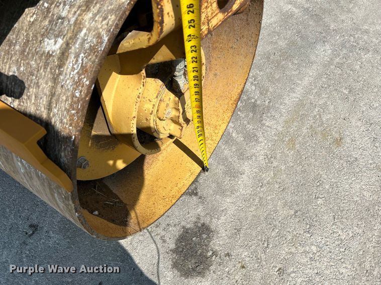 image for item DI7969 2002 Caterpillar CB-224D  double drum vibratory roller