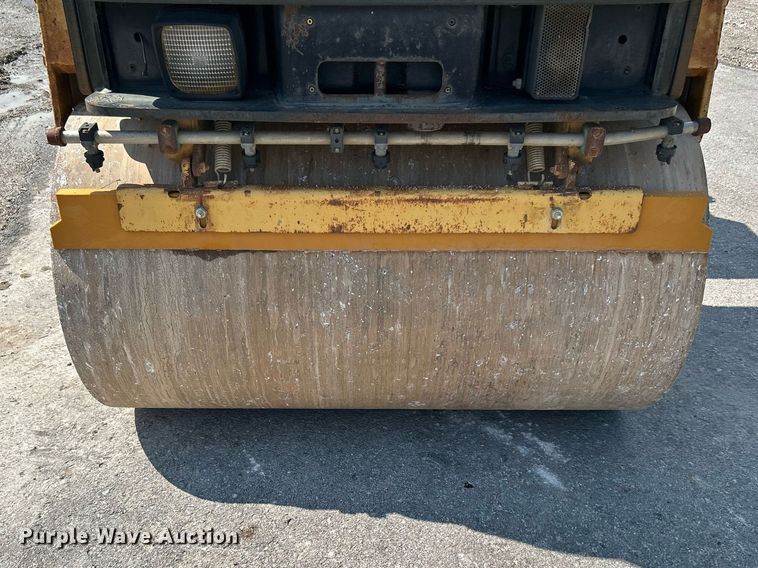 image for item DI7969 2002 Caterpillar CB-224D  double drum vibratory roller