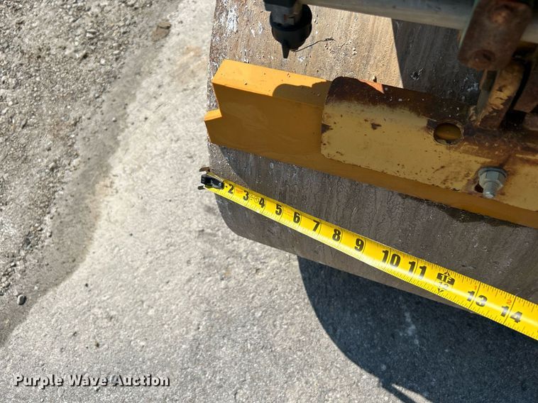 image for item DI7969 2002 Caterpillar CB-224D  double drum vibratory roller