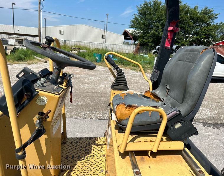 image for item DI7969 2002 Caterpillar CB-224D  double drum vibratory roller