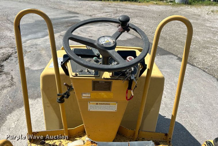 image for item DI7969 2002 Caterpillar CB-224D  double drum vibratory roller