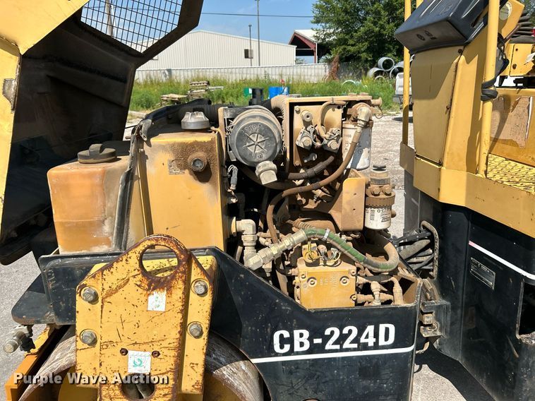image for item DI7969 2002 Caterpillar CB-224D  double drum vibratory roller