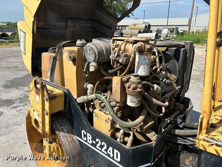 image for item DI7969 2002 Caterpillar CB-224D  double drum vibratory roller