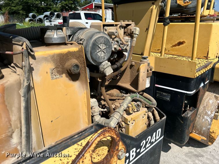 image for item DI7969 2002 Caterpillar CB-224D  double drum vibratory roller