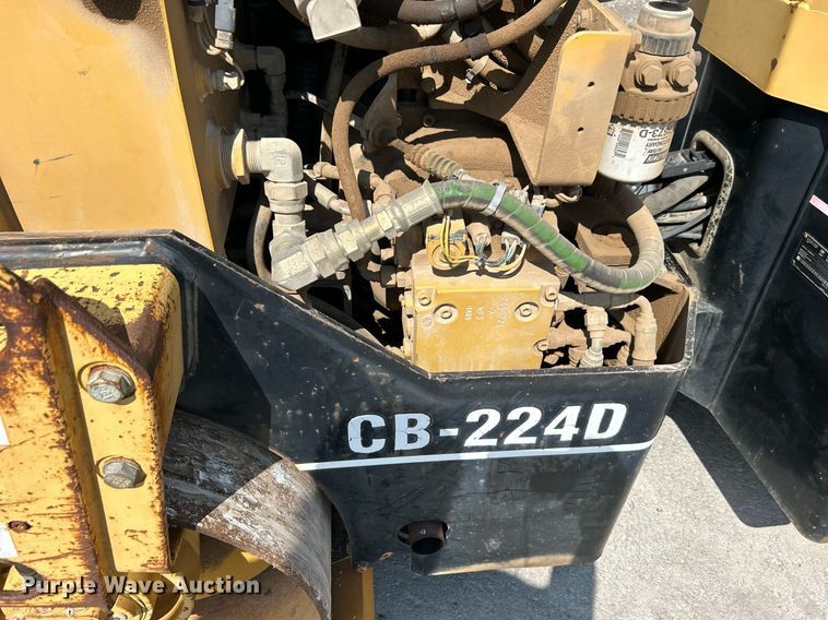image for item DI7969 2002 Caterpillar CB-224D  double drum vibratory roller