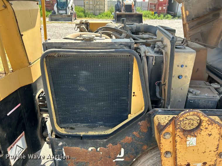 image for item DI7969 2002 Caterpillar CB-224D  double drum vibratory roller