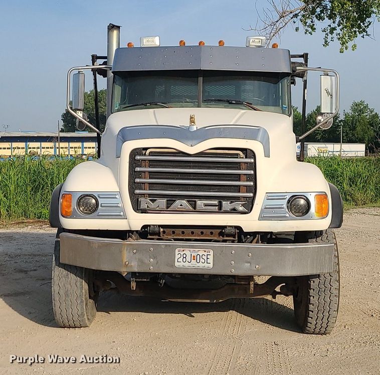 image for item DK4008 2006 Mack CV713  roll-off container truck