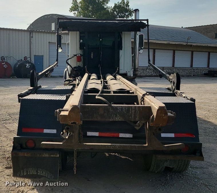 image for item DK4008 2006 Mack CV713  roll-off container truck