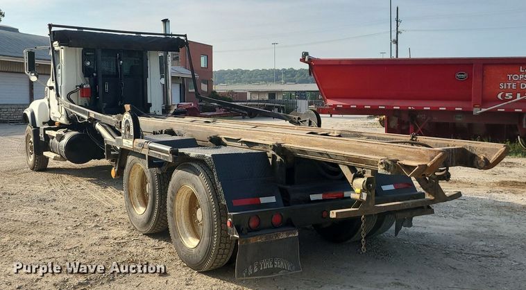 image for item DK4008 2006 Mack CV713  roll-off container truck