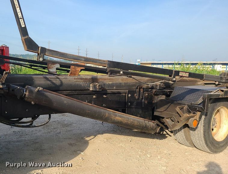 image for item DK4008 2006 Mack CV713  roll-off container truck