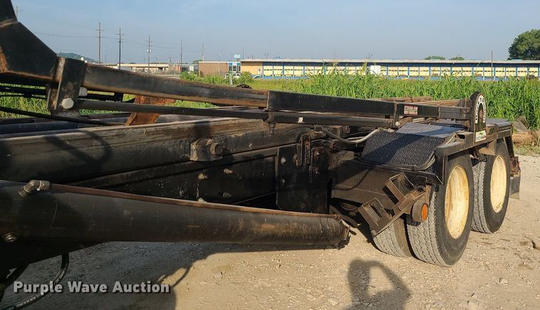 image for item DK4008 2006 Mack CV713  roll-off container truck