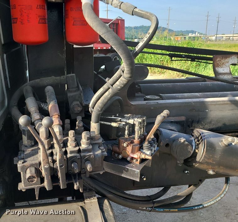 image for item DK4008 2006 Mack CV713  roll-off container truck