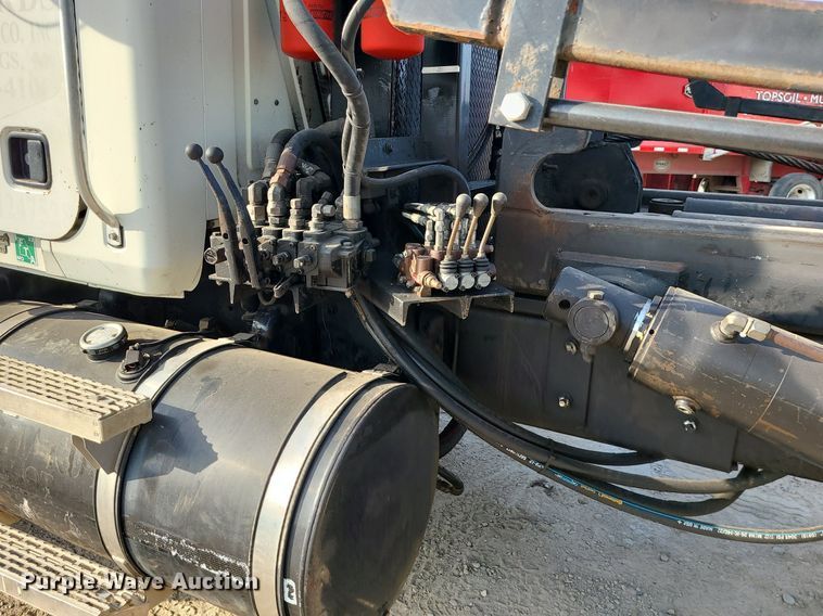 image for item DK4008 2006 Mack CV713  roll-off container truck