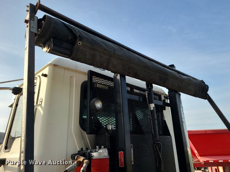 image for item DK4008 2006 Mack CV713  roll-off container truck