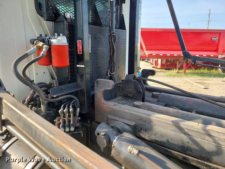 image for item DK4008 2006 Mack CV713  roll-off container truck