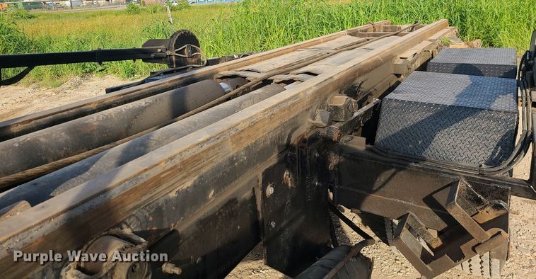 image for item DK4008 2006 Mack CV713  roll-off container truck