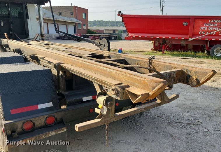 image for item DK4008 2006 Mack CV713  roll-off container truck