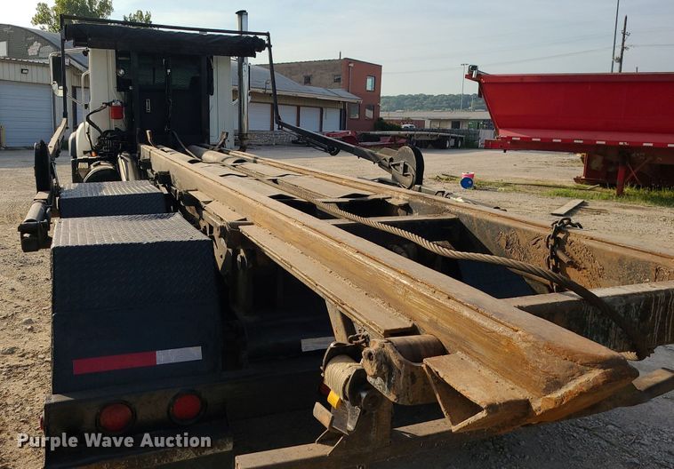 image for item DK4008 2006 Mack CV713  roll-off container truck