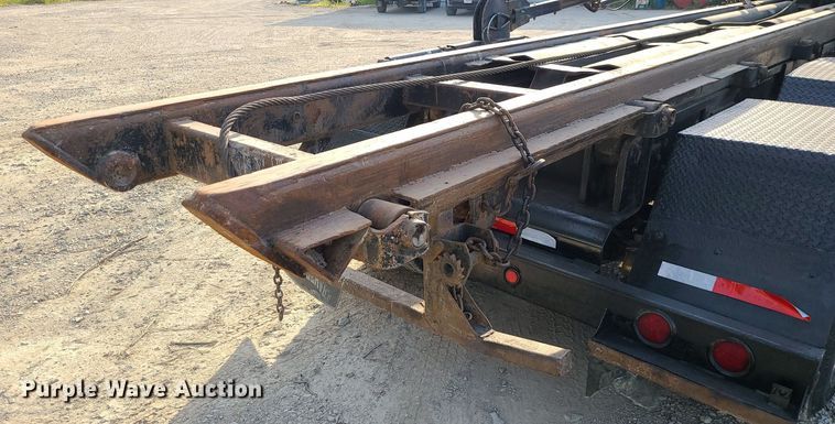 image for item DK4008 2006 Mack CV713  roll-off container truck