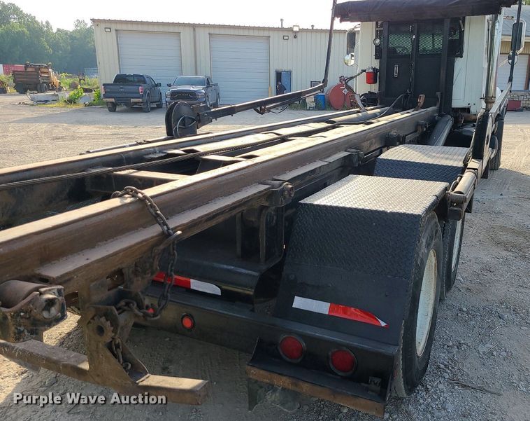 image for item DK4008 2006 Mack CV713  roll-off container truck