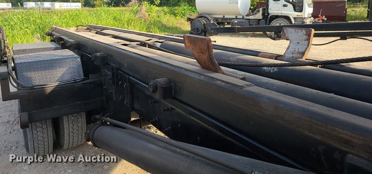 image for item DK4008 2006 Mack CV713  roll-off container truck