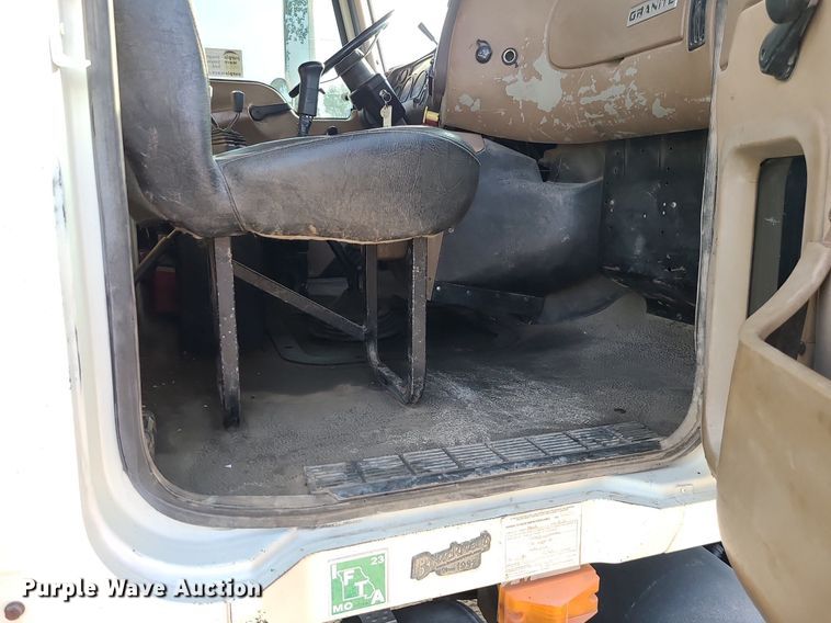 image for item DK4008 2006 Mack CV713  roll-off container truck