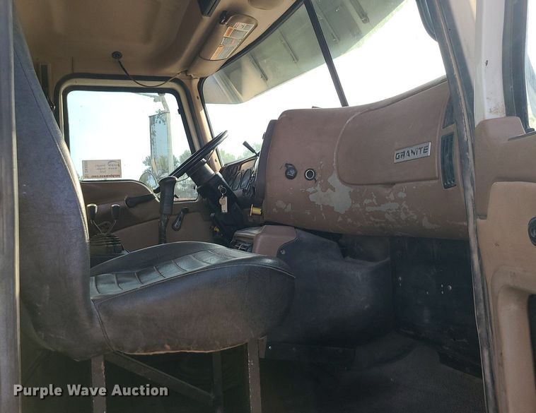 image for item DK4008 2006 Mack CV713  roll-off container truck