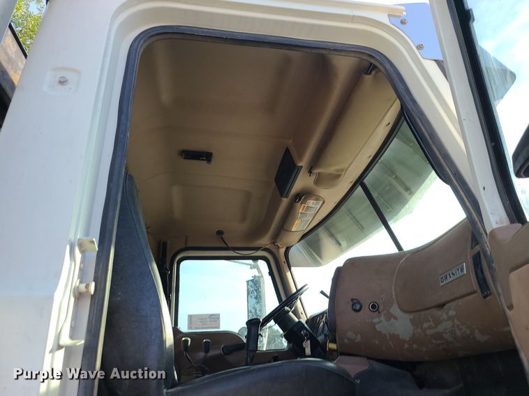 image for item DK4008 2006 Mack CV713  roll-off container truck