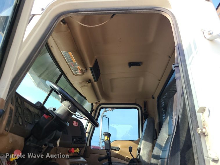 image for item DK4008 2006 Mack CV713  roll-off container truck