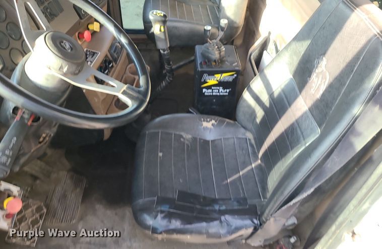 image for item DK4008 2006 Mack CV713  roll-off container truck