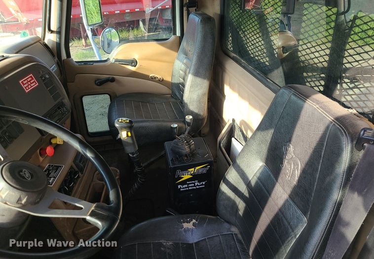 image for item DK4008 2006 Mack CV713  roll-off container truck