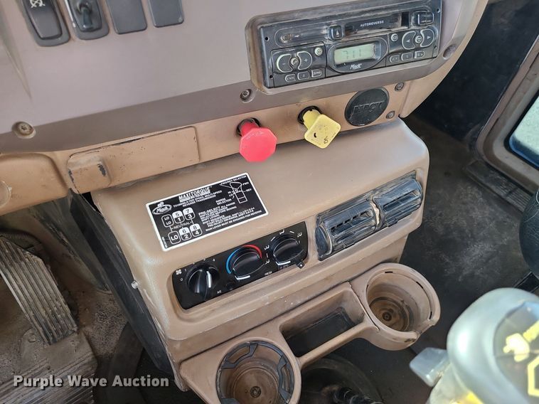 image for item DK4008 2006 Mack CV713  roll-off container truck