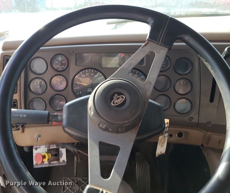 image for item DK4008 2006 Mack CV713  roll-off container truck