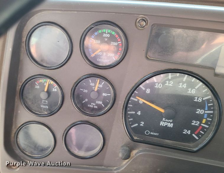 image for item DK4008 2006 Mack CV713  roll-off container truck