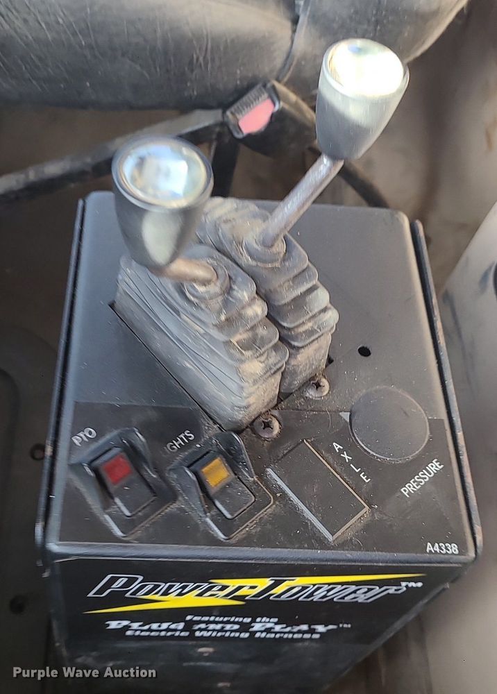 image for item DK4008 2006 Mack CV713  roll-off container truck