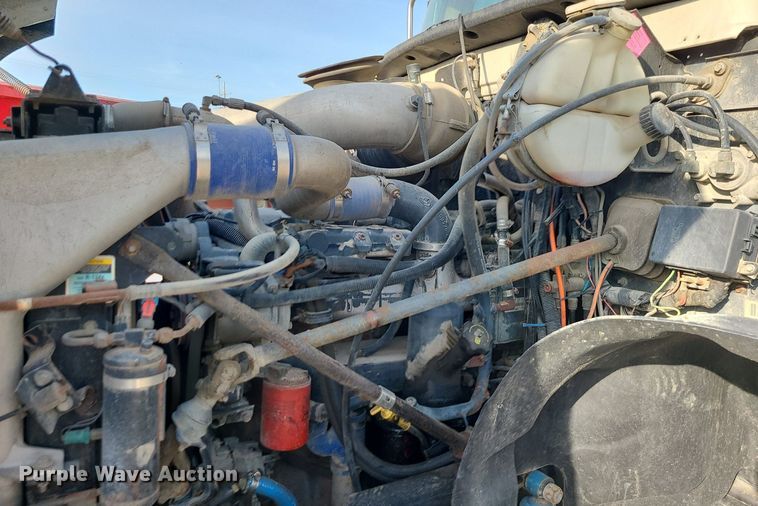 image for item DK4008 2006 Mack CV713  roll-off container truck