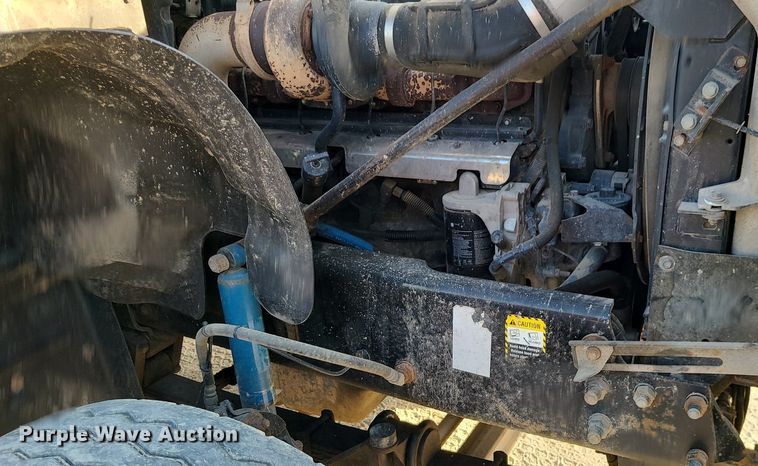 image for item DK4008 2006 Mack CV713  roll-off container truck