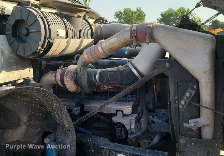 image for item DK4008 2006 Mack CV713  roll-off container truck