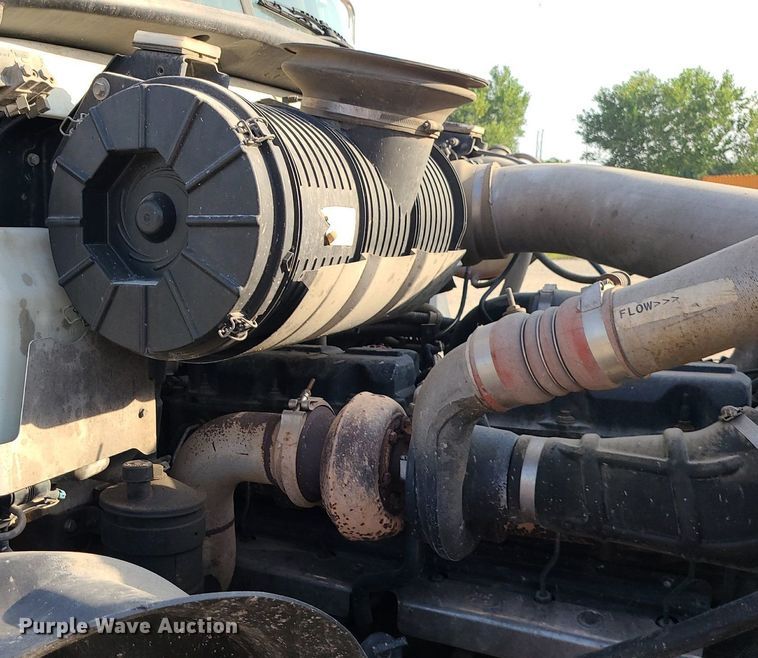 image for item DK4008 2006 Mack CV713  roll-off container truck