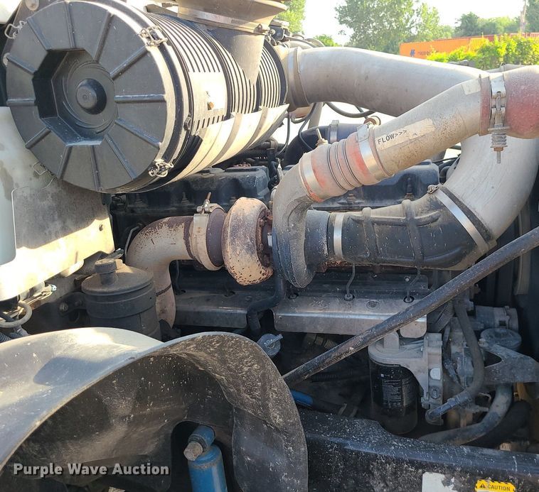 image for item DK4008 2006 Mack CV713  roll-off container truck