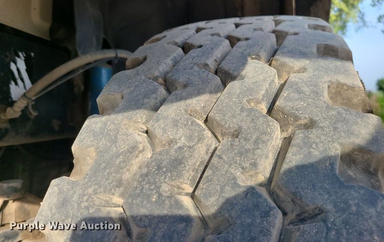 image for item DK4008 2006 Mack CV713  roll-off container truck