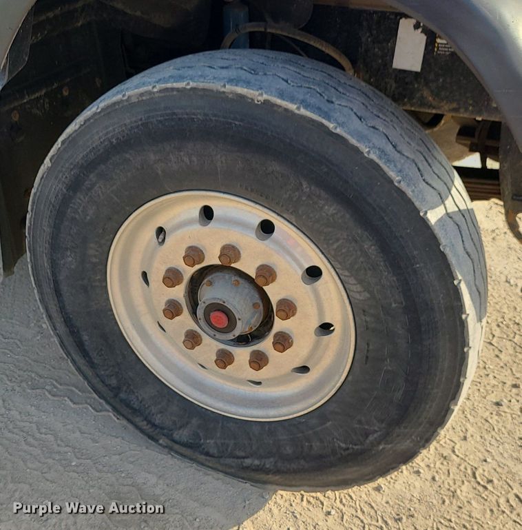 image for item DK4008 2006 Mack CV713  roll-off container truck